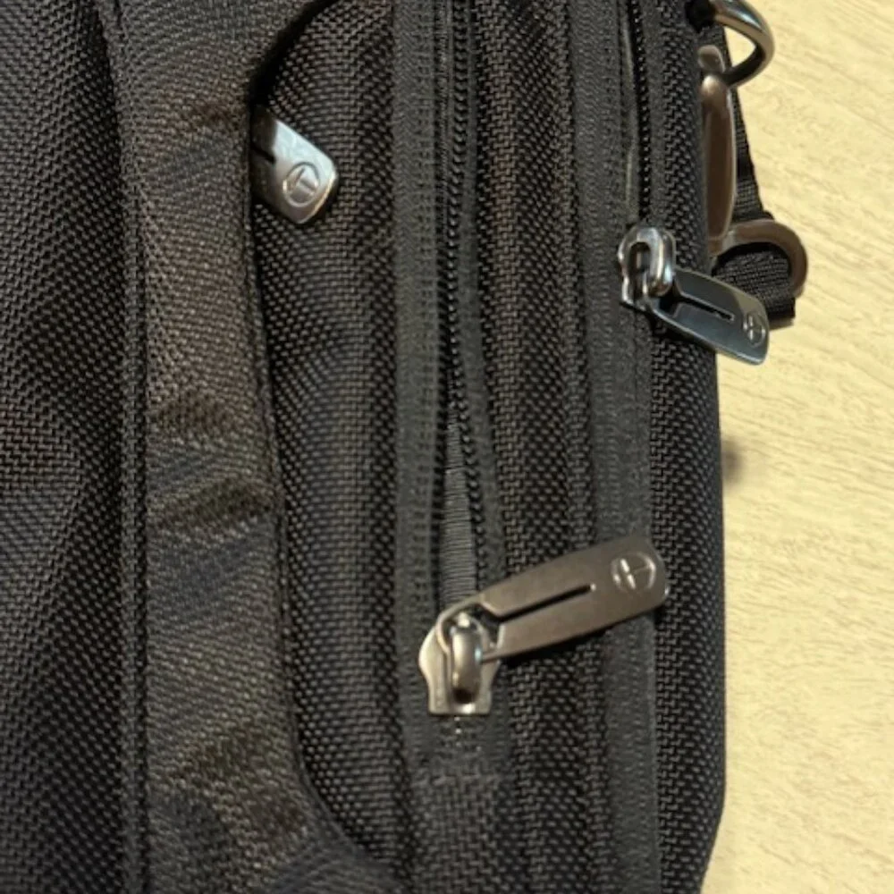 Tumi T-Tech laptop bag/briefcase.